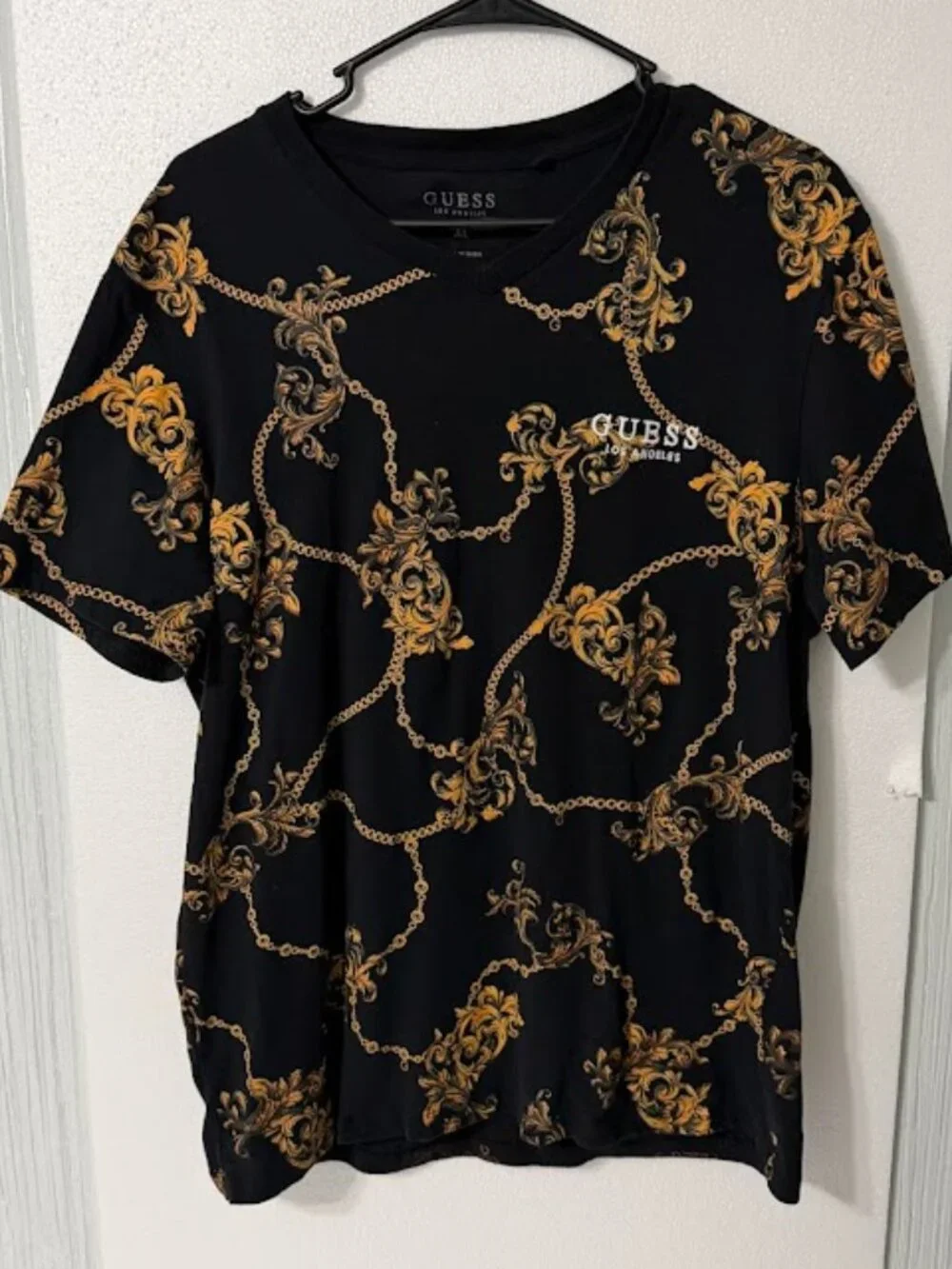 GUESS Baroque Chain Print Tee Black Gold Logo T-Shirt Size M - Picture 3 of 7